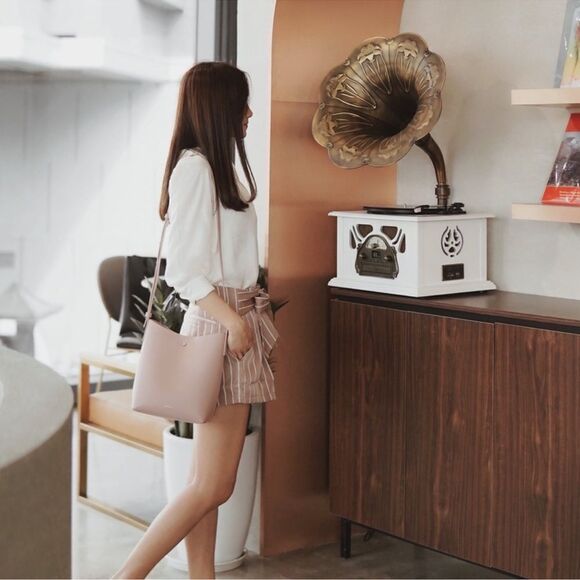 Samara FabFitFun Vegan Leather Suede Interior Peony Pink Medium Crossbody Bag - Picture 6 of 16